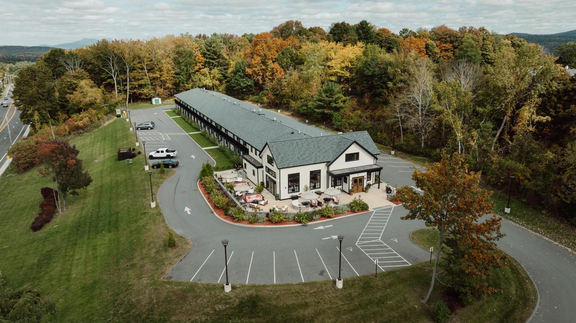 Berkshires Untold Hotel Lenox Bagian luar foto